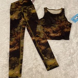 💪🏼NWT FLEO El Toro Leggings & Active Top Set